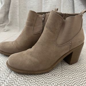Natural Reflections- Size 10 tan low cut booties